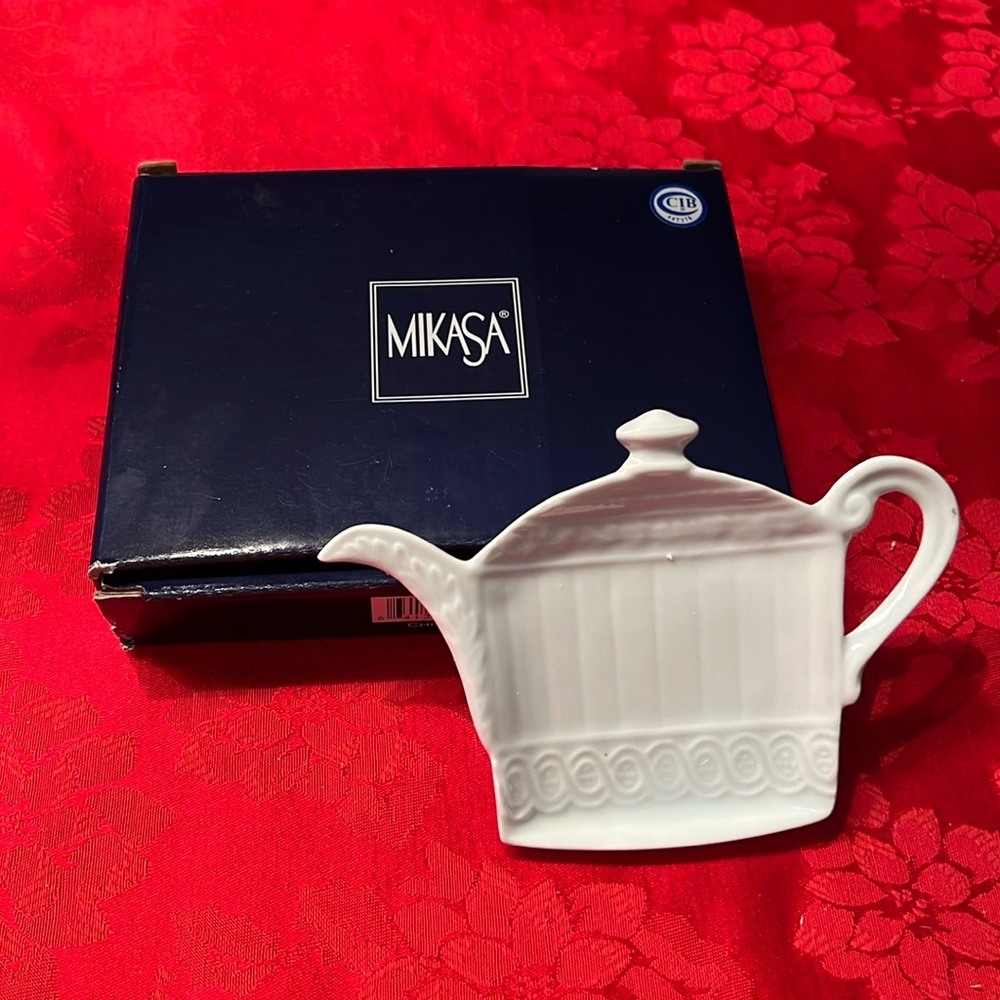 Mikasa “Afternoon Tea” tea bag trivet 5.5”. New with box